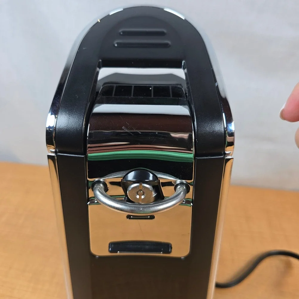 Hamilton Beach Electric Can Opener 76606Z Retractible Cord new, open box Black